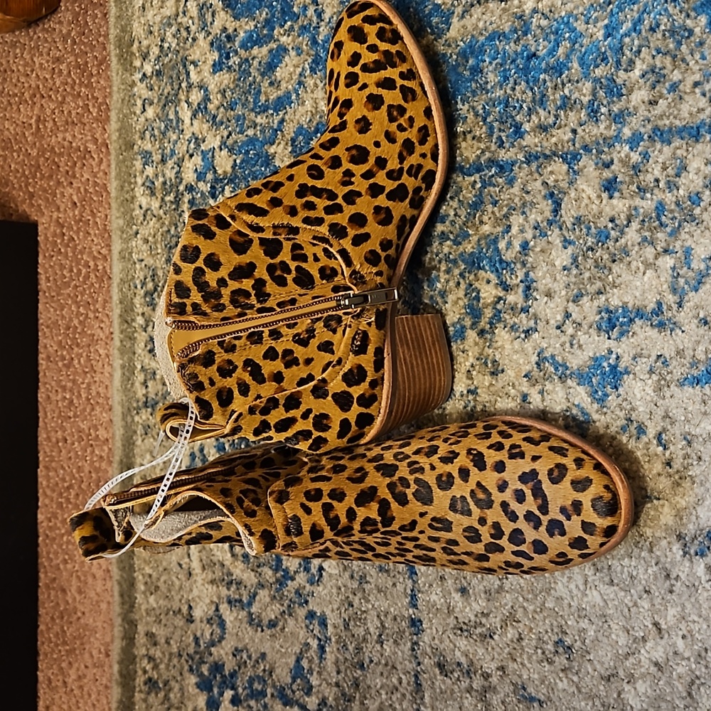 Brand new, never worn UGG booties Size 7